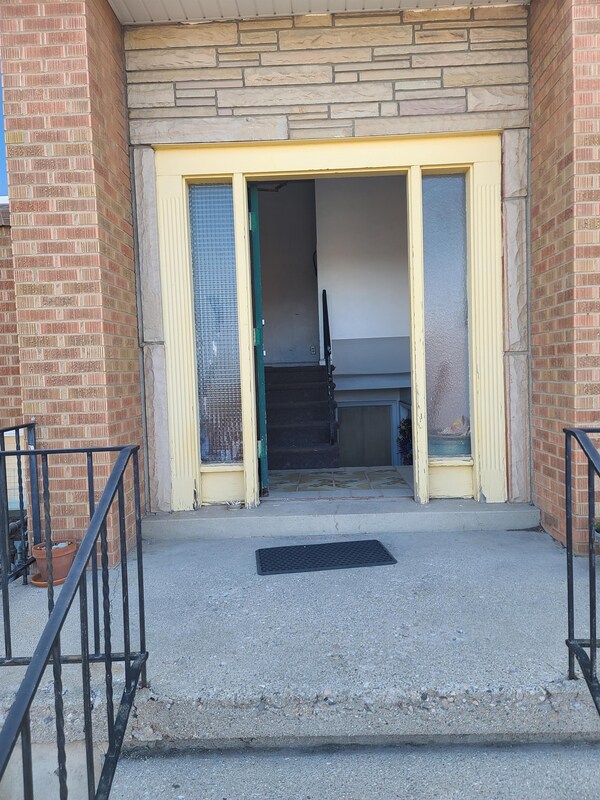 Building Photo - 956 E 600 S