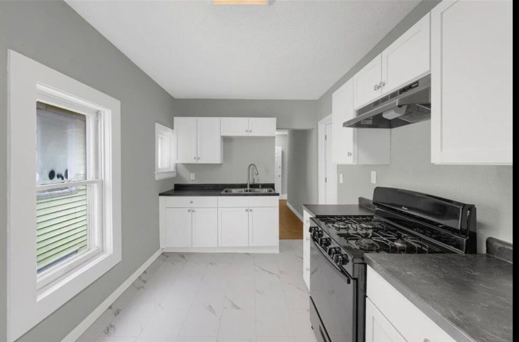 Foto principal - 1055 7th St W