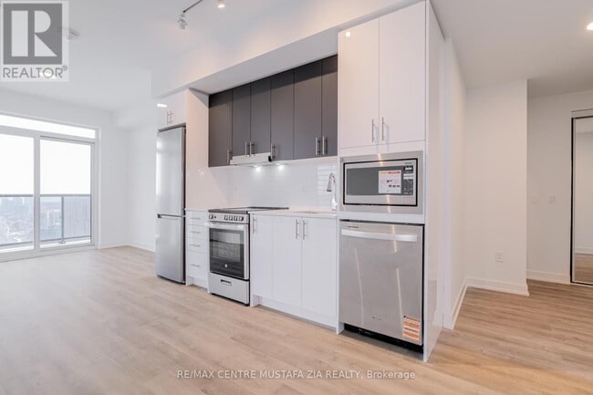 Building Photo - 5105 Hurontario St