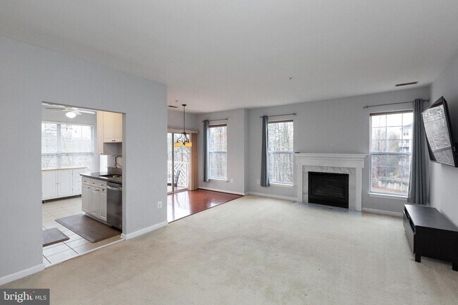 Foto del edificio - 5924 Founders Hill Dr