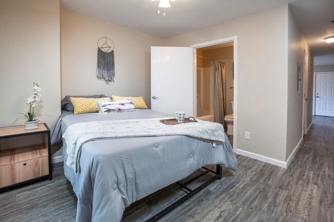 Building Photo - Terra Lake Heights