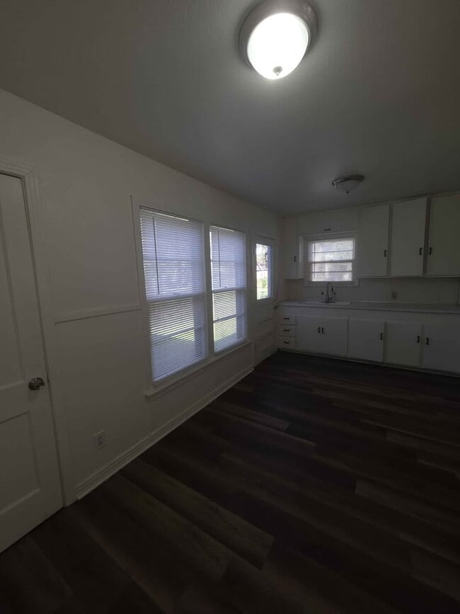 Foto del edificio - 3612 Bright St