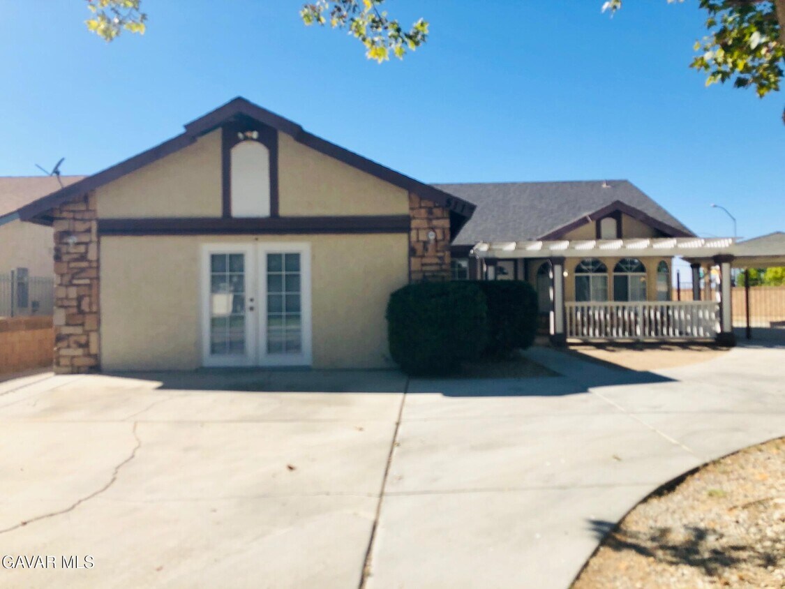 Foto principal - 511 E Ivesbrook St