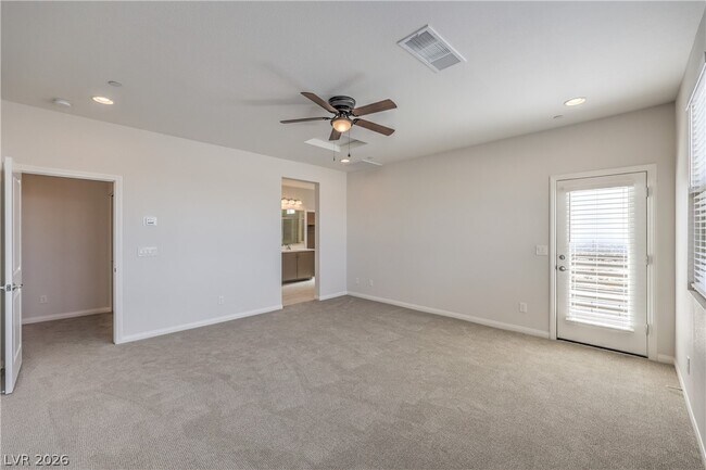 Foto del edificio - 11504 Fleet Wing Ave
