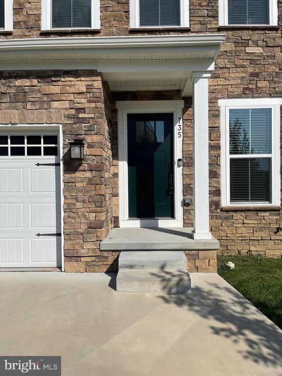 Primary Photo - 735 Stonehouse Wy