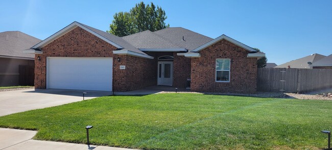 Foto del edificio - UPDATED HOME IN NORTHEAST CLOVIS