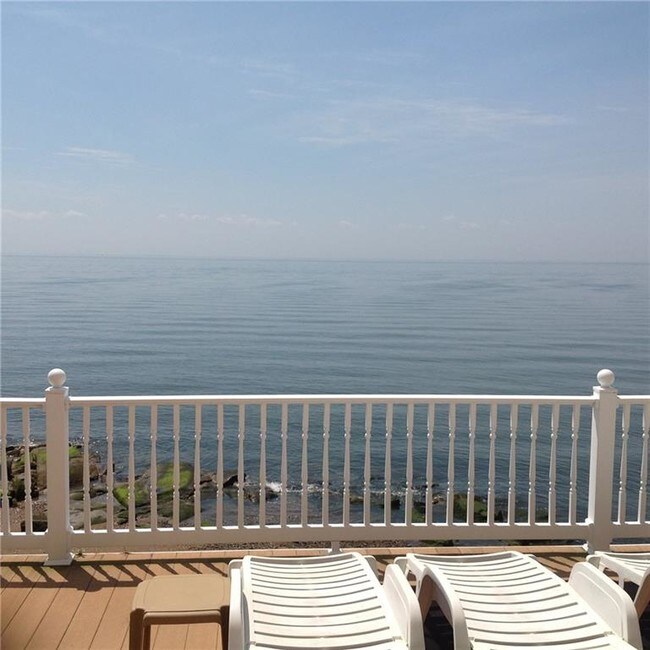 Foto del edificio - 210 Cosey Beach Ave