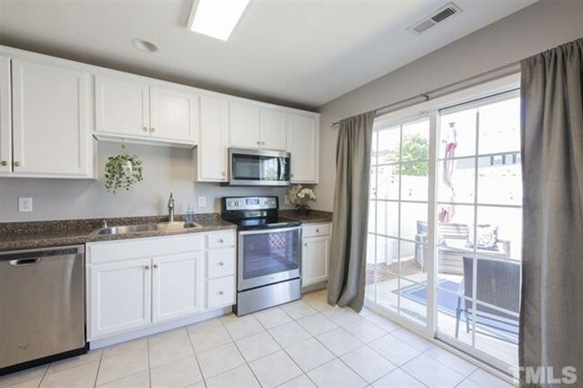 Building Photo - Beautiful Wake Forest townhome with Fenced...
