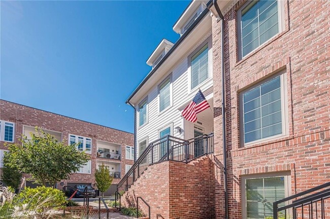 Building Photo - 515 Burton Dr