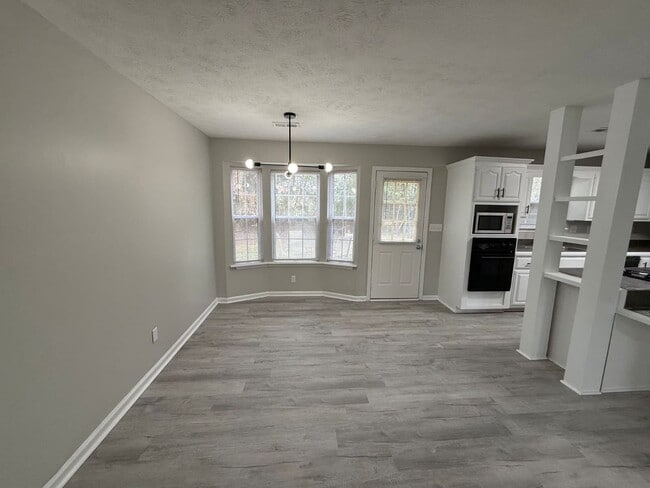 Building Photo - 698 Needmore Rd