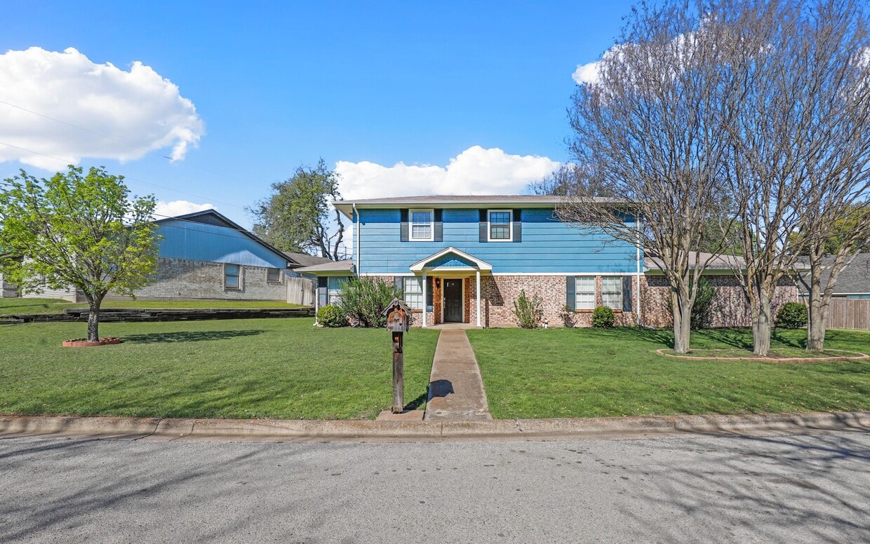 Primary Photo - 1104 Cozby Ct W