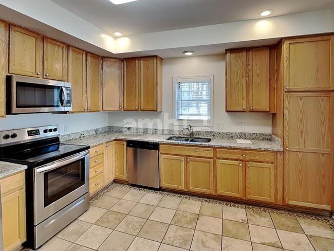 Building Photo - 1205 Chapmans Retreat Dr