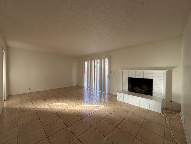 Foto del edificio - Spacious 3 Bedroom 2 Bathroom House For Rent