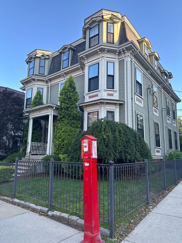 Foto principal - Somerville 1 Bed Available Nov. 1st - In u...