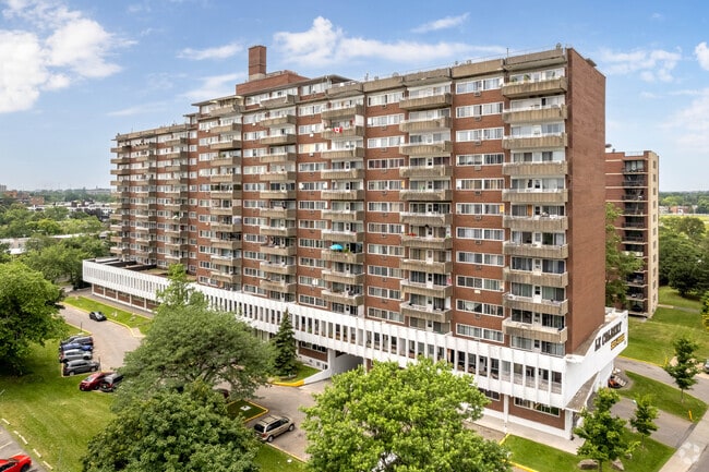 Building Photo - Le Colbert