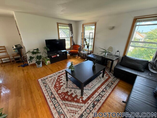 Building Photo - 66 Brooks St