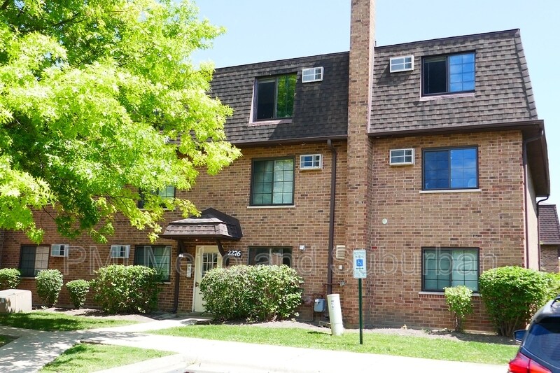 2276 Century Point Ln, Glendale Heights, IL 60139 Condo for Rent in
