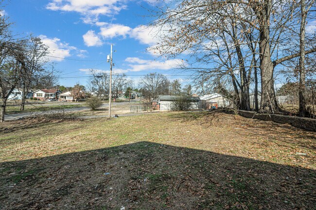 Foto del edificio - Renovated 3/1 in Quiet Neighborhood, Secti...