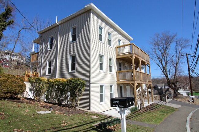 Building Photo - 272 Valley Rd