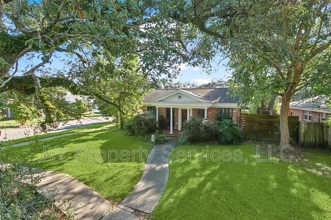 Foto del edificio - 5427 Charlotte Dr