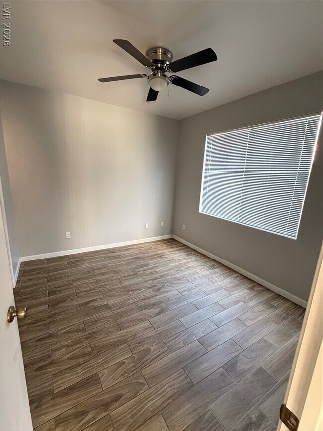 Foto del edificio - 9050 W Warm Springs Rd