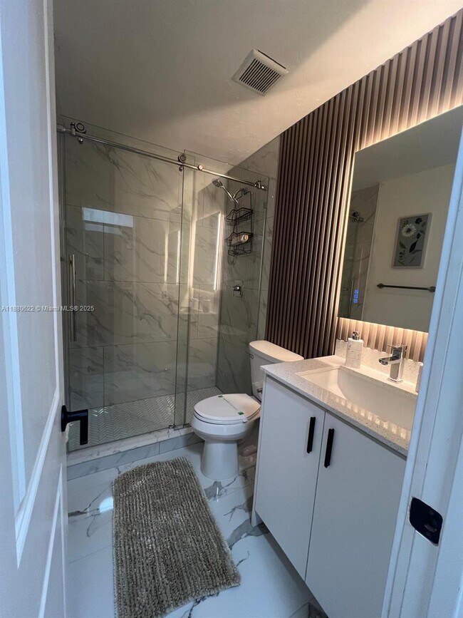Foto del edificio - 2 bedroom in Dania Beach FL 33004