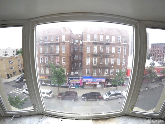 Building Photo - 651 Courtlandt Avenue