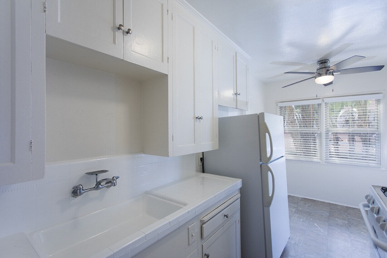 Foto principal - 7729-7735 Fay Avenue