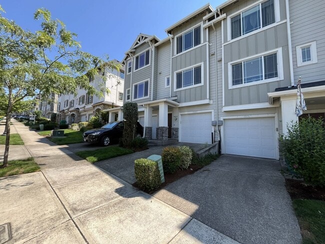 Photo - Spacious Bull Mountain Townhome Featuring Two Ensuite Bedrooms, Attached Garage & Modern Finishes &