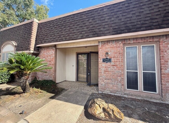 Foto del edificio - 2920 Cambridge Ln