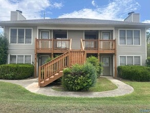 Building Photo - 12100 Carriage Ct SE