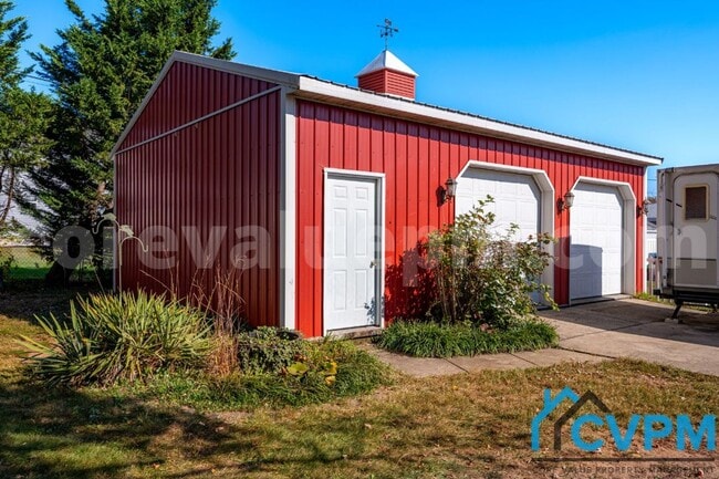 Building Photo - 16 2nd Ave S