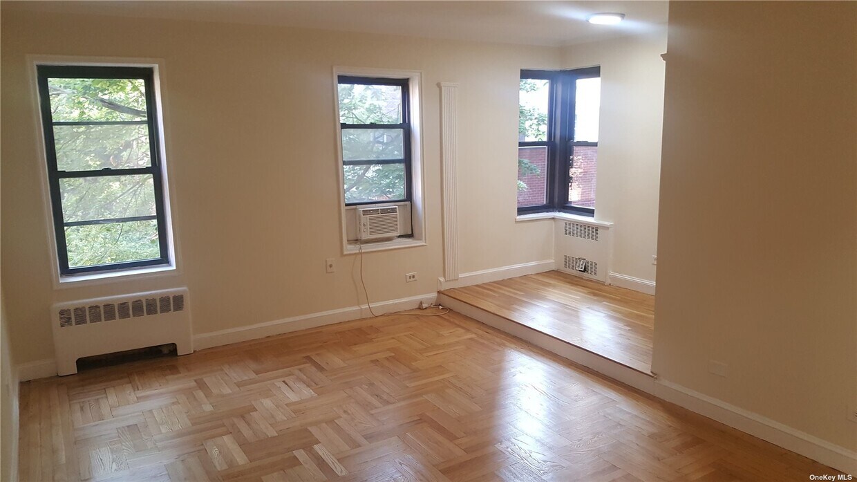 Primary Photo - 72-11 110th St