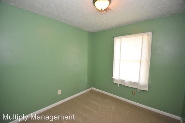 Building Photo - 3 br, 1 bath House - 601 Elk Lake Drive