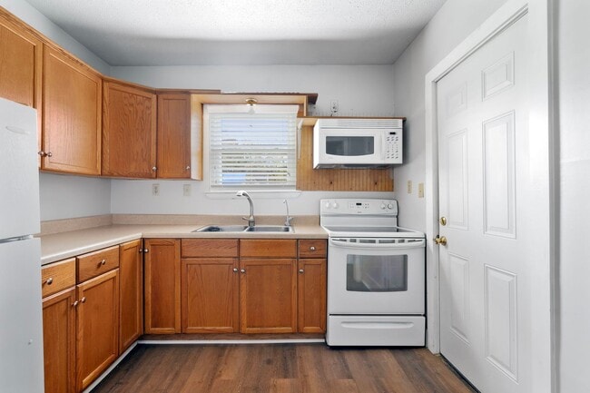 Building Photo - 3601 Cherryton Dr