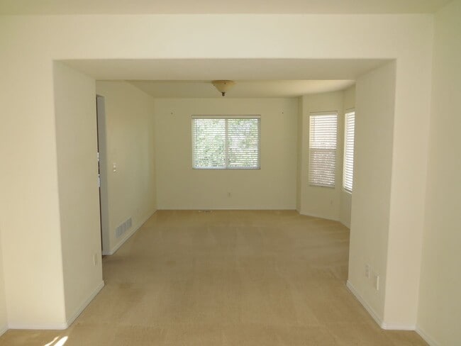Building Photo - Springs Ranch 5 bedroom 4 Bathroom home!!
