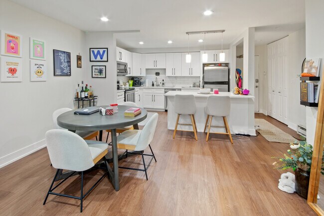 Foto del edificio - 4334 N Clarendon Ave