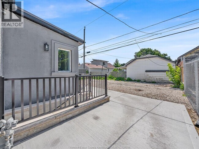 Photo du bâtiment - 1657-59 Drouillard Rd