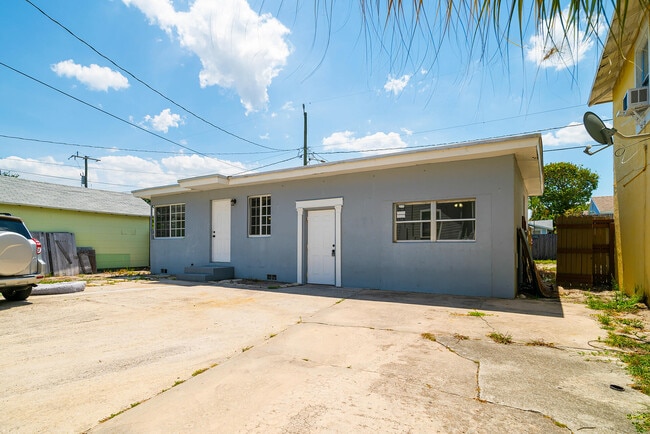 Building Photo - 215 S Federal Hwy