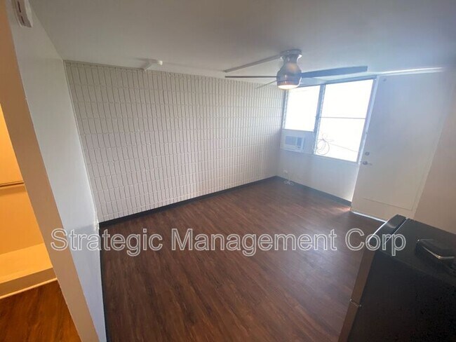 Foto del edificio - 1301 Lusitana St