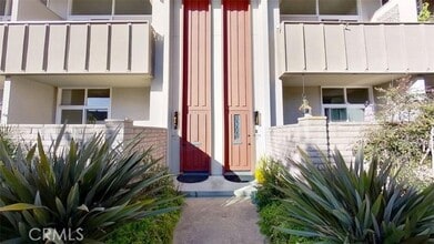 Building Photo - 4754 La Villa Marina