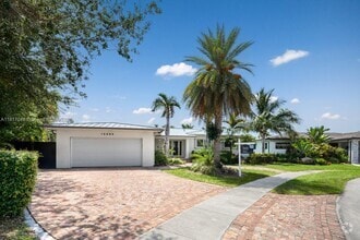 Building Photo - 12985 Ortega Ln