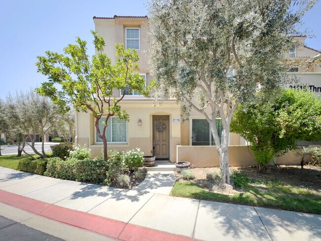 Building Photo - Beautiful South Temecula Townhome in the G...