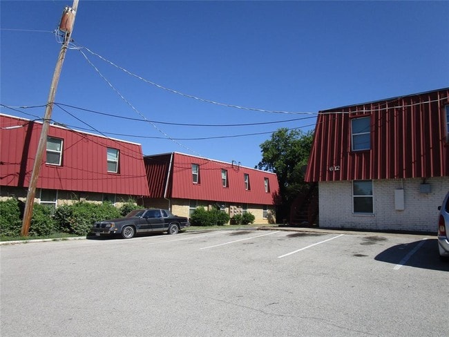 Building Photo - 614 Londonderry Ln
