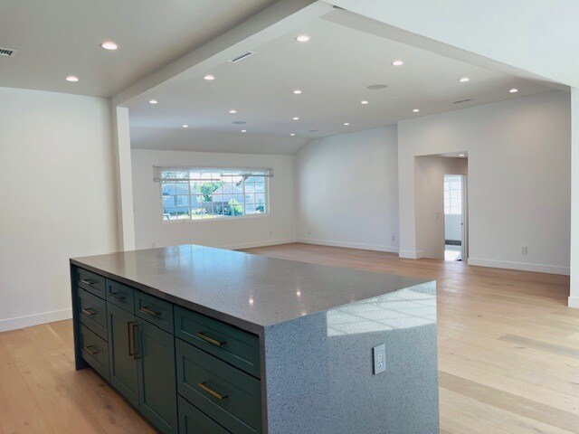 Foto del edificio - 18371 Lahey St