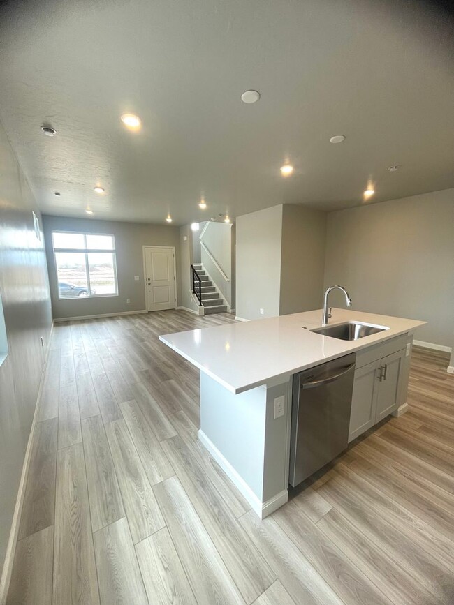 Foto del edificio - New 4 Bedroom Townhome