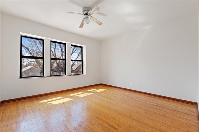Building Photo - 3558 W Cortland St