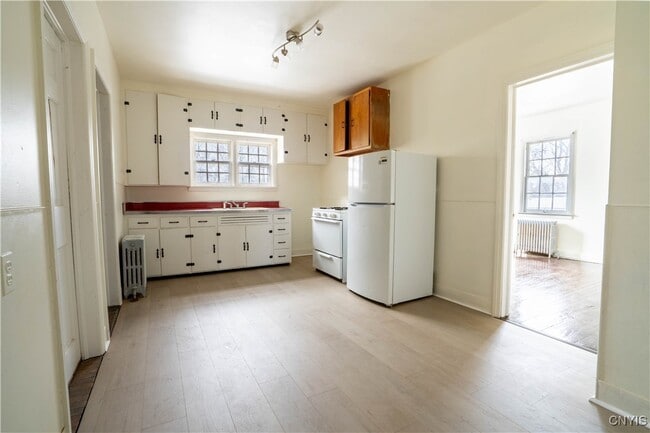 Building Photo - 3 Noyes St