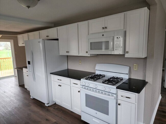 Foto del edificio - Maryville 37804 -3 bedroom, 2 bath - call Tom Parry 865-607-3649