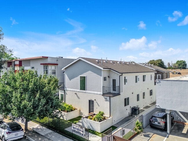 Building Photo - 1235 W 37th Pl